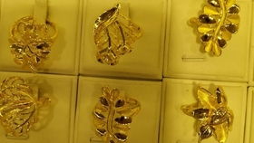 买黄金珠宝首饰最好的地方在深圳的水贝,可以批发也会零售卖,比什么旅游区的珠宝店靠谱多了 珠宝 旅游